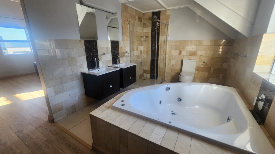 4 Bedroom Property for Sale in Westcliff Western Cape
